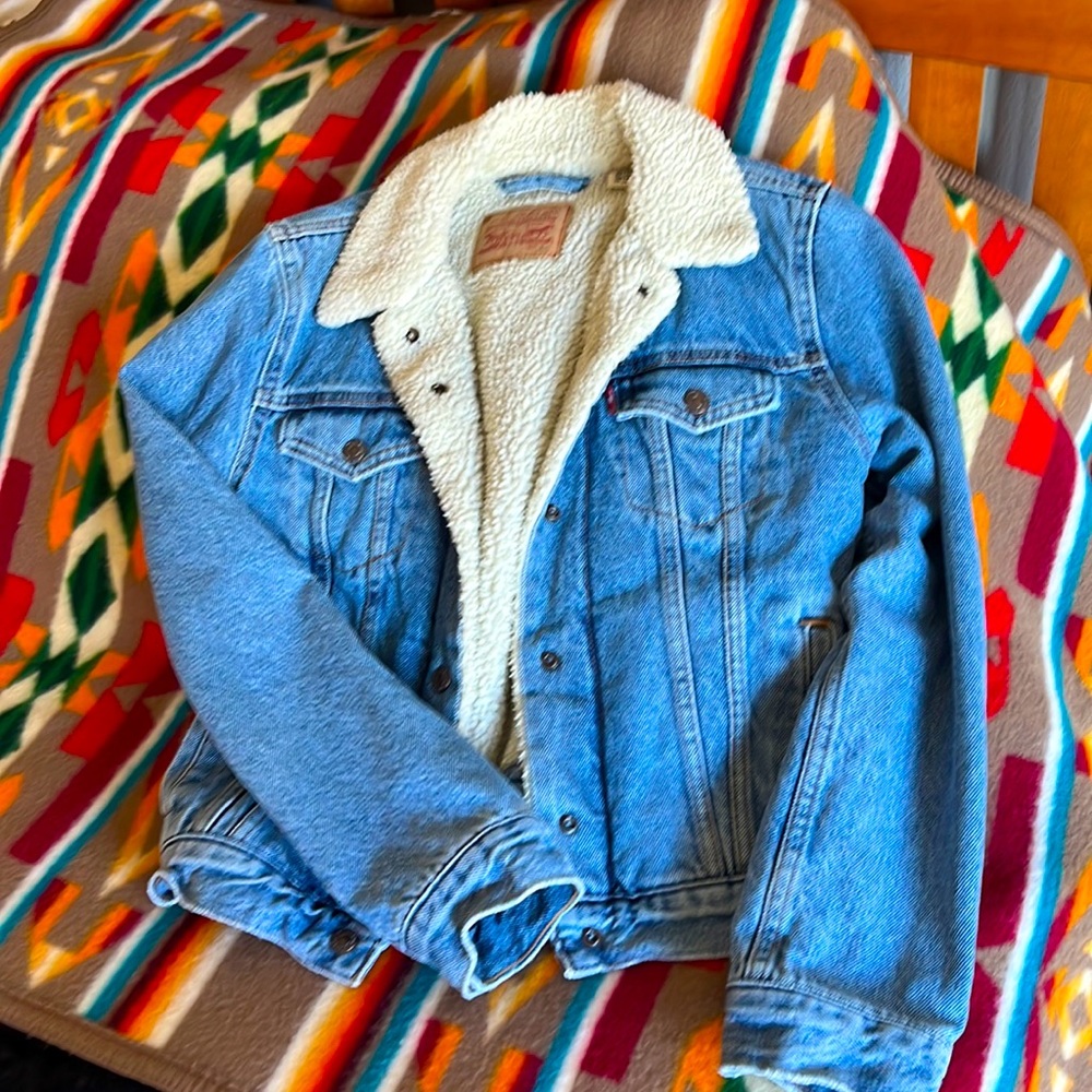 Womens Levi’s jean jacket